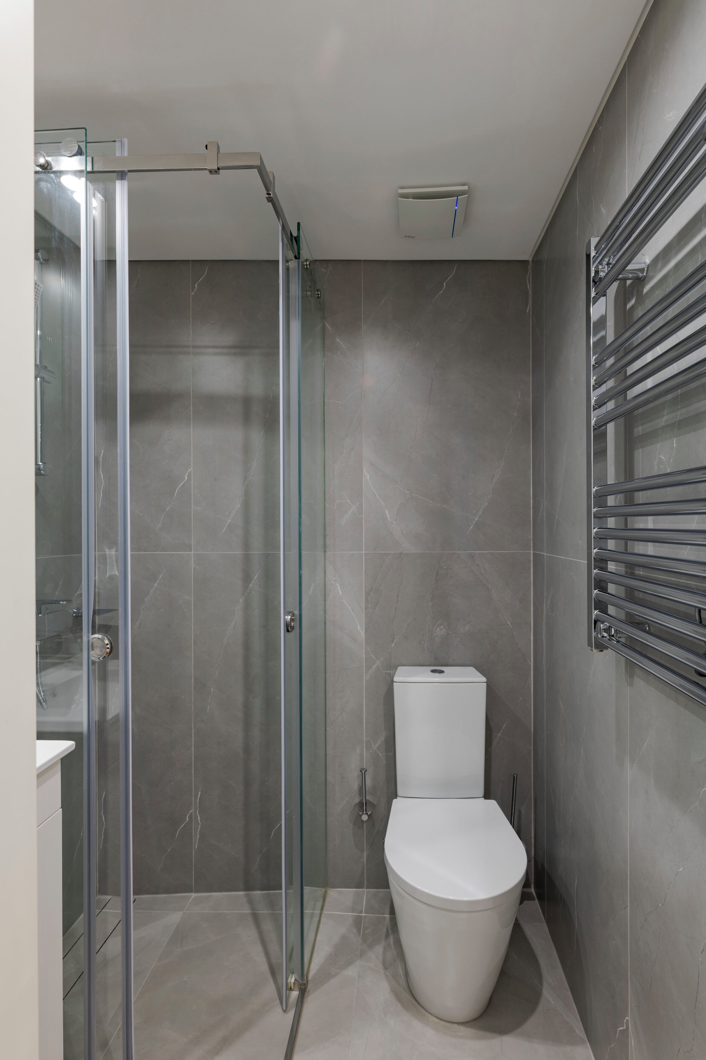 Shower, rainfall showerhead, hair dryer, towels
