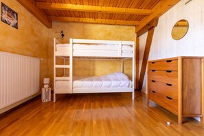 5 Schlafzimmer, Bügeleisen/Bügelbrett, WLAN, Bettwäsche