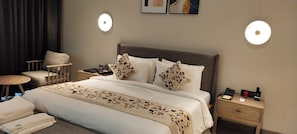 Premium bedding, in-room safe, individually decorated - Maira Serai (Baihar)