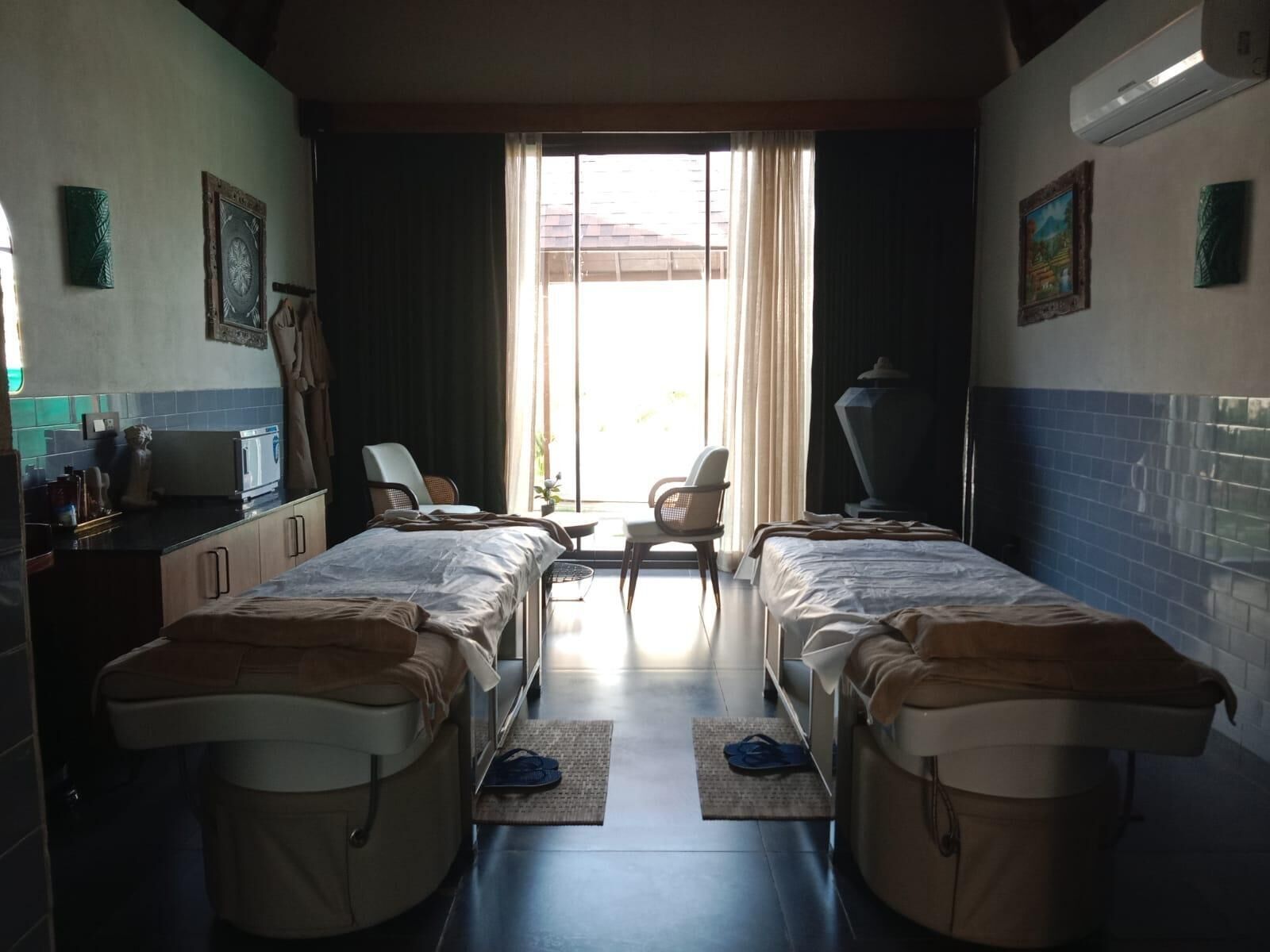 Couples treatment room(s), body treatments, aromatherapy