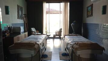 Couples treatment room(s), body treatments, aromatherapy