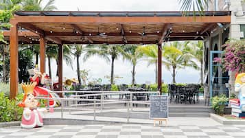 Poolside bar