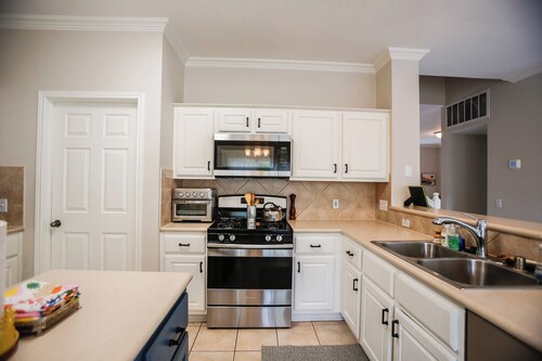 Comfortable, Convenient and Near the Action!