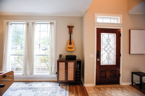 Comfortable, Convenient and Near the Action!