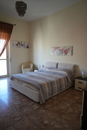 Maison, 2 chambres, balcon, vue ville