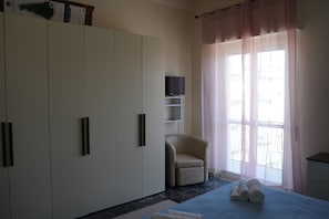 Hochwertige Bettwaren, Daunenbettdecken, Verdunkelungsvorhänge