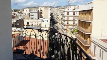 House, 2 Bedrooms, Balcony, City View | Premium bedding, down duvets, blackout curtains, iron/ironing board