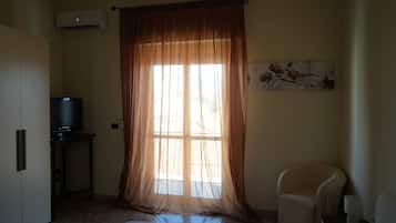 Casa, 2 camere da letto, balcone, vista città | Biancheria da letto di alta qualità, copriletto in piuma