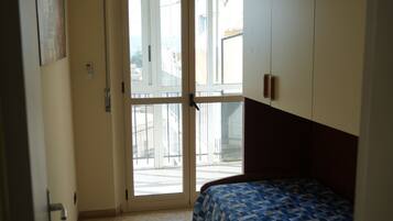 Casa, 2 camere da letto, balcone, vista città | Biancheria da letto di alta qualità, copriletto in piuma