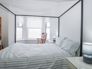 3 dormitorios, decoración individual, mobiliario individual