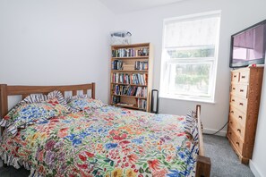 3 bedrooms, individually decorated, individually furnished, free WiFi