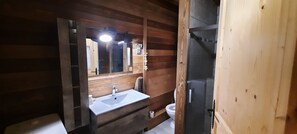 Douche, sĂšche-cheveux