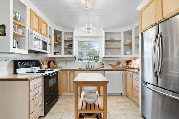 Microondas, horno, placa de cocina, lavavajillas