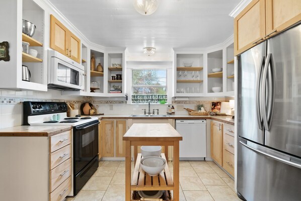 Microwave, oven, stovetop, dishwasher