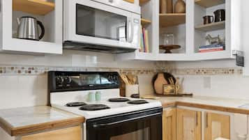 Mikrowelle, Ofen, Herdplatte, Geschirrspüler