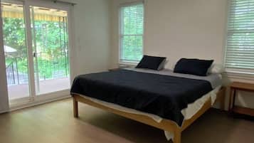 3 bedrooms, iron/ironing board, Internet, bed sheets