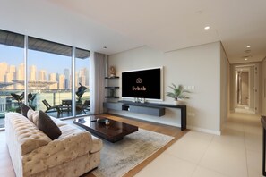 TV - Bluewaters 2B with Iconic Dubai Skyline View (Dubai)