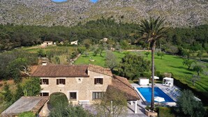 A stone villa with a swimming pool, surrounded by lush greenery and mountains. - H2947 Finca Papa near Pollenca for 12 persons near Pollenca (Pollenca)