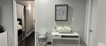 Affordable Luxury: Large 3BR Suite Perfect for Families - Full Kitchen & Wifi