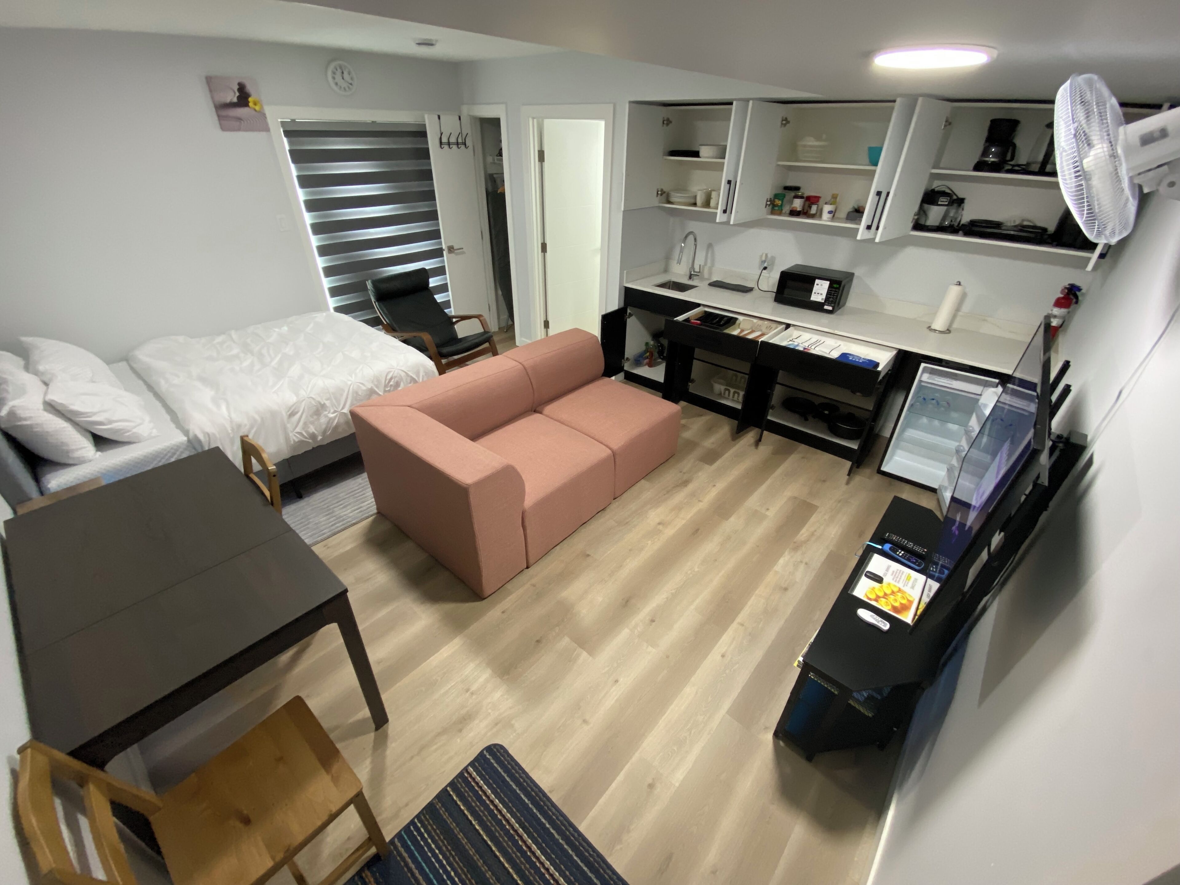 1 bedroom, desk, iron/ironing board, WiFi