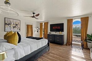 5 chambres, fer et planche à repasser, lit de bébé portatif