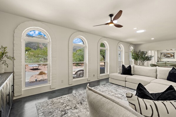 المنشأة من الداخل