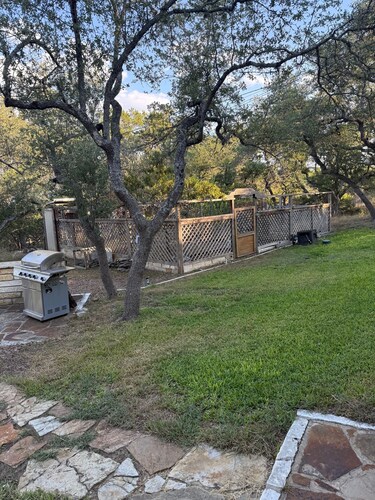 Kid Friendly 4-bedroom house in Dripping Springs with bunk bed room and big yard