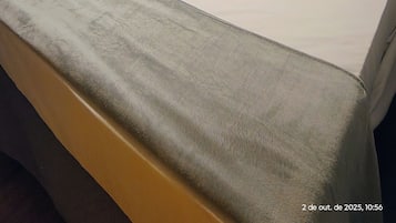 Standard Double Room | Laptop workspace, bed sheets