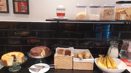 Desayuno de autoservicio incluido todos los días