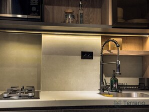 Private kitchen - Terrario Las Acacias Luxury Apartment With High Luxury Standards (Armenia)