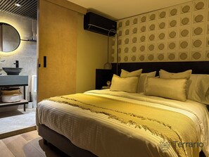 3 slaapkamers, een strijkplank/strijkijzer, internet, beddengoed