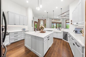 ث�لاجة، ميكروويف، فرن، موقد طهي مسطح