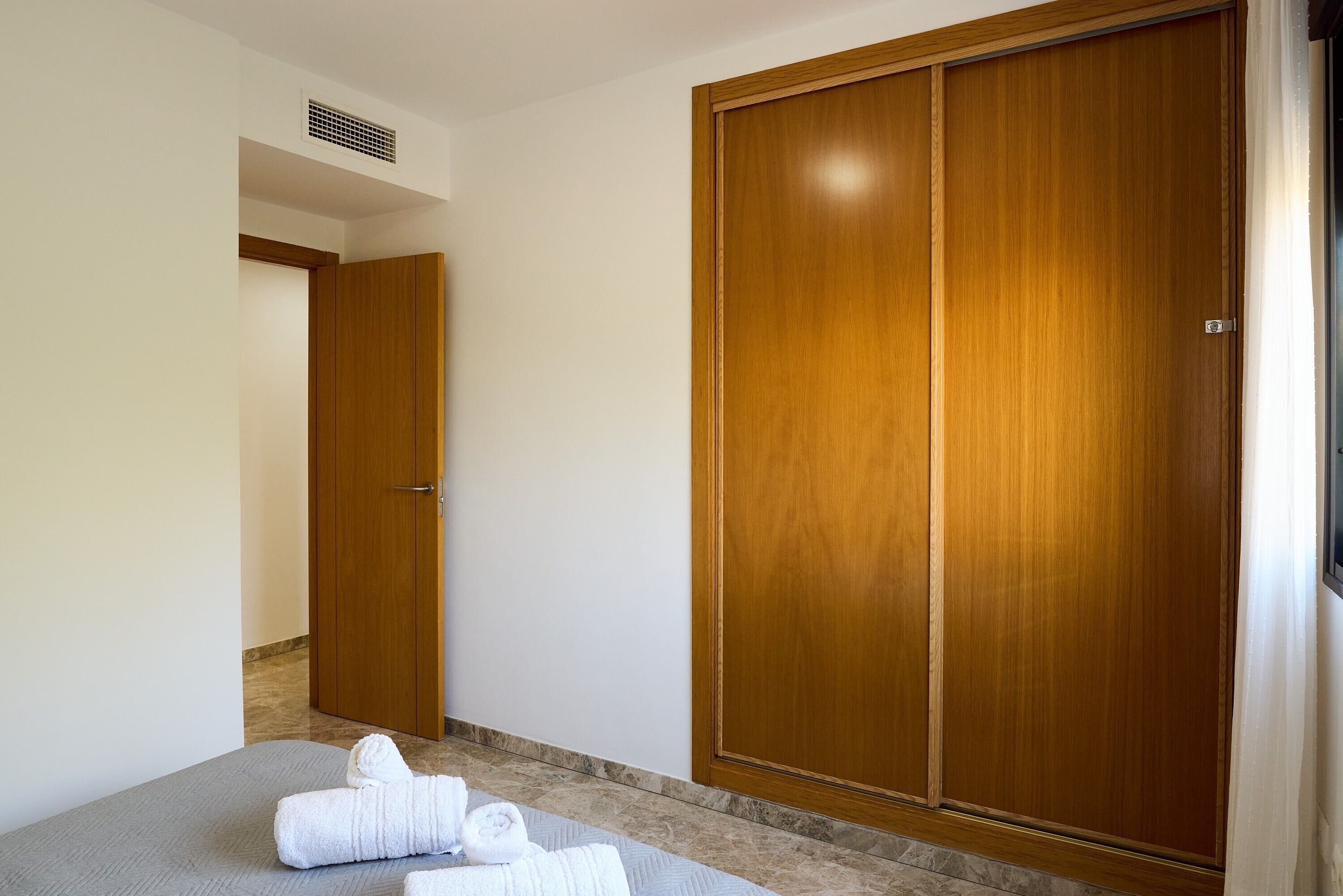 2 chambres, fer et planche à repasser, Wi-Fi, draps fournis