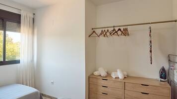 2 bedrooms, iron/ironing board, WiFi, bed sheets