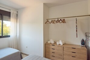 2 bedrooms, iron/ironing board, WiFi, bed sheets