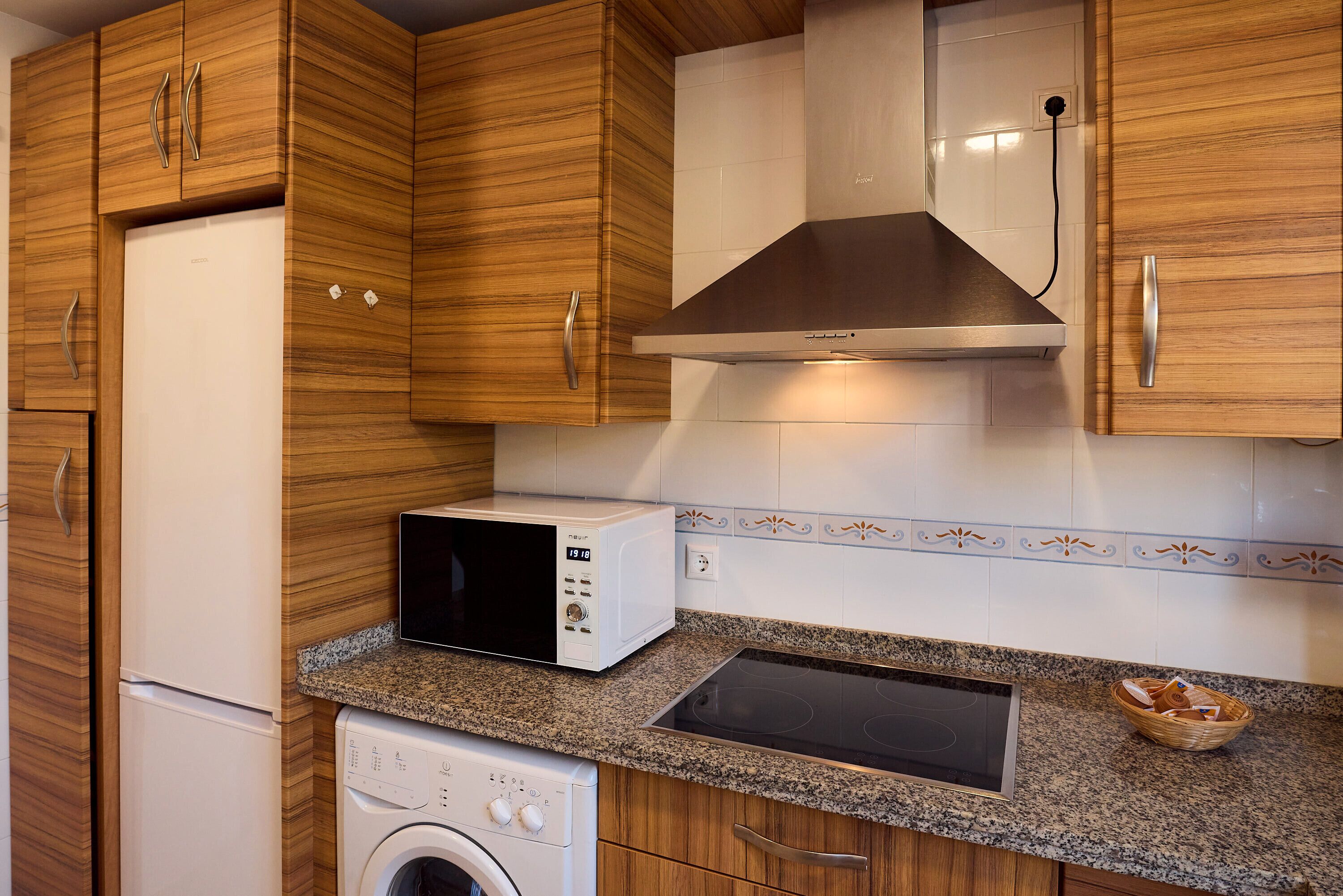 Refrigerador, microondas, horno, placa de cocina