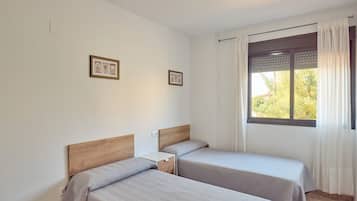 2 bedrooms, iron/ironing board, WiFi, bed sheets