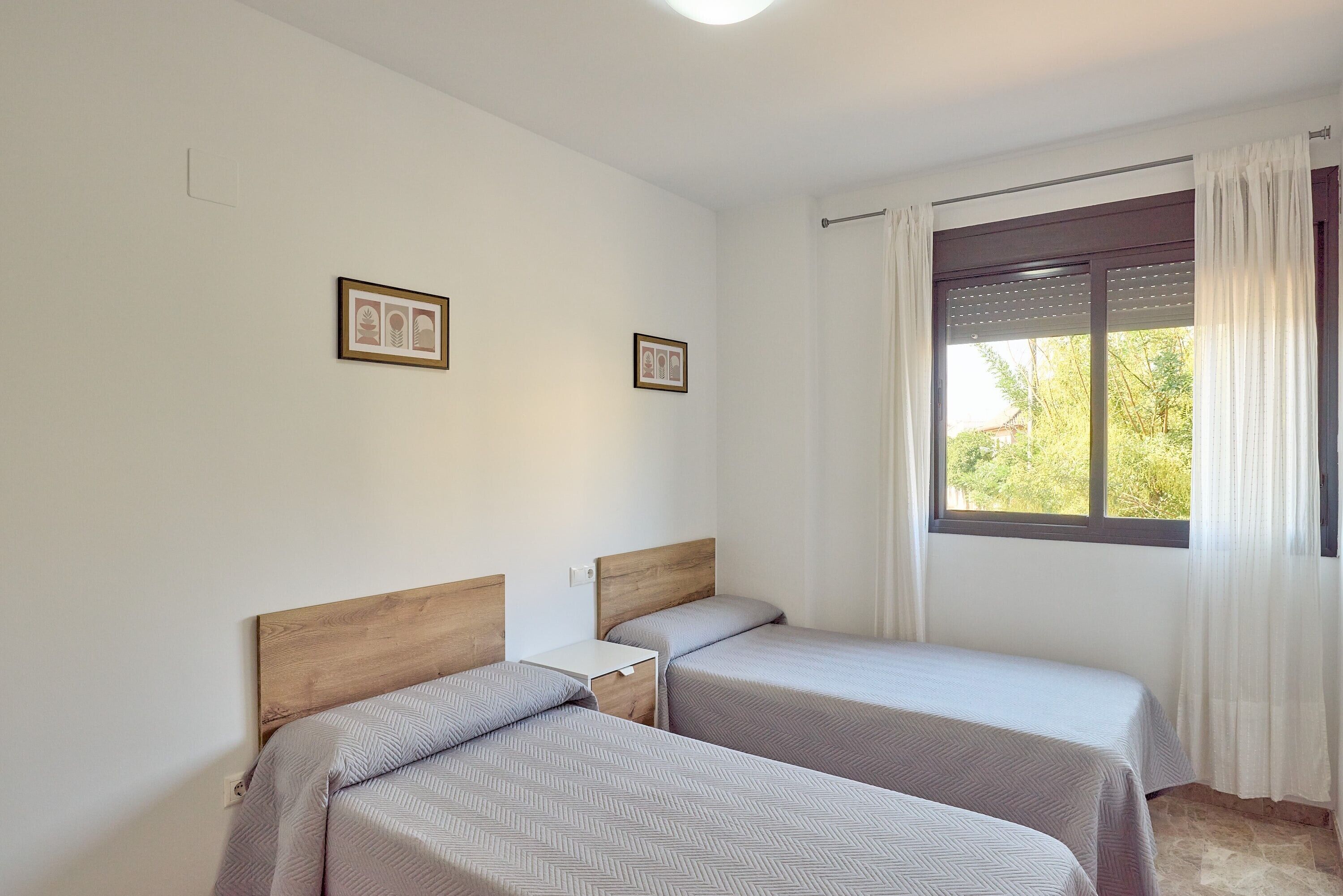 2 habitaciones, tabla de planchar con plancha, wifi y ropa de cama 