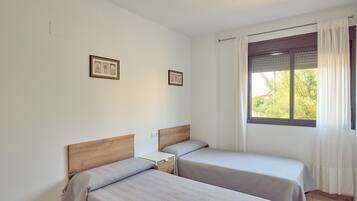 2 habitaciones, tabla de planchar con plancha, wifi y ropa de cama