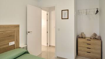 3 chambres, fer et planche à repasser, Wi-Fi, draps fournis