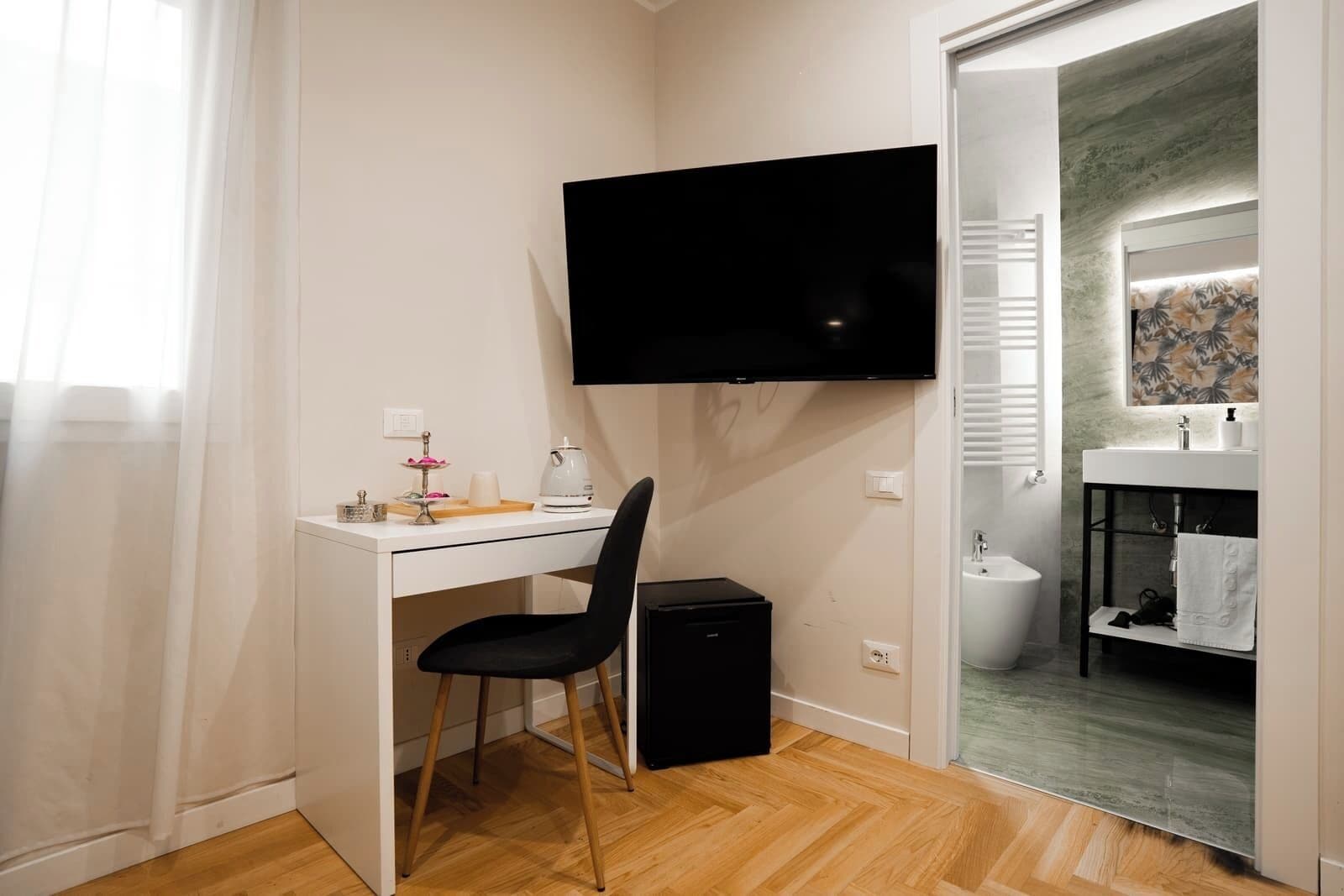 Doppelzimmer | Verdunkelungsvorhänge, schallisolierte Zimmer, Bügeleisen/Bügelbrett