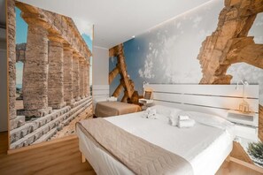 Kamar Triple Mewah, pemandangan kota | Tirai kedap cahaya, kedap suara, setrika/meja setrika, dan Wi-Fi gratis
