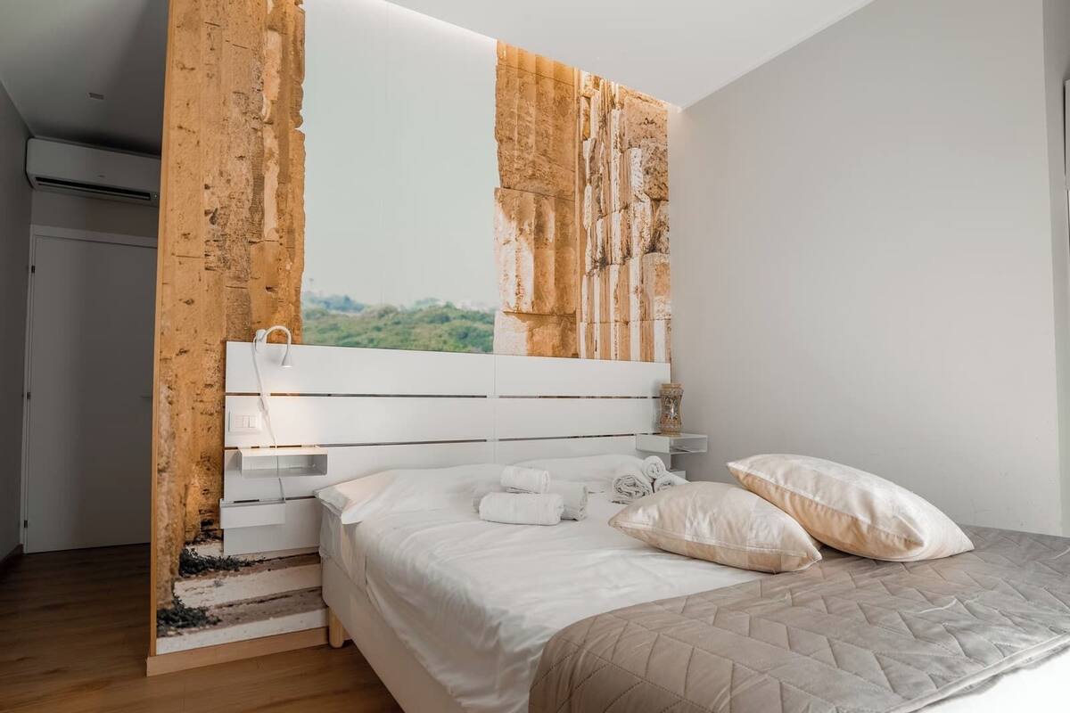 Deluxe Double or Twin Room, City View | Blackout drapes, soundproofing, iron/ironing board, free WiFi