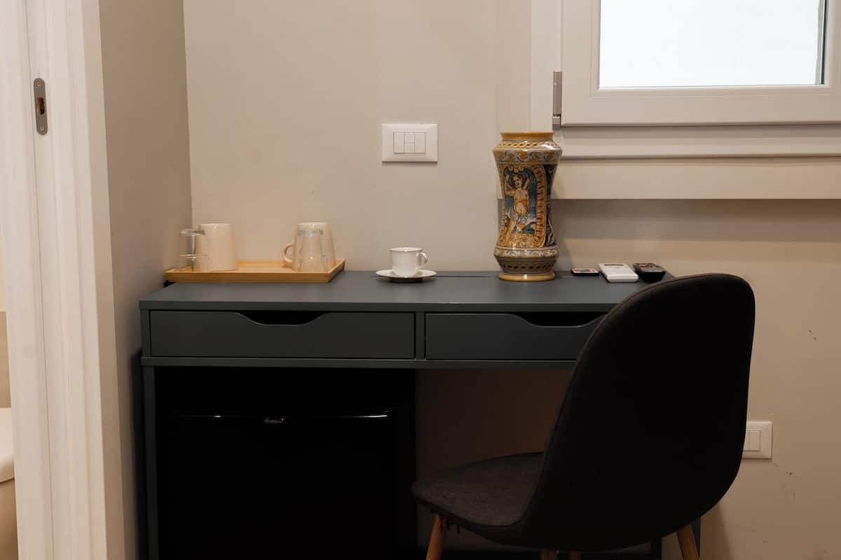 Double Room | Blackout drapes, soundproofing, iron/ironing board, free WiFi