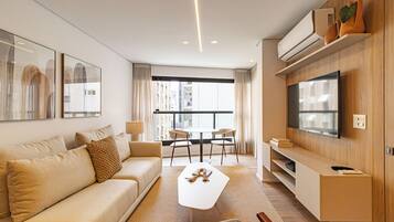 Departamento de lujo | Área de sala de estar | Smart TV de 55 pulgadas con canales por cable y Netflix