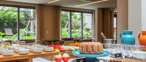 Free daily buffet breakfast