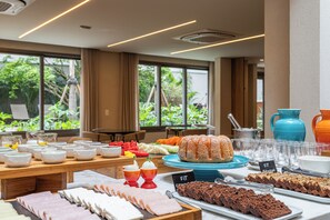 Buffet déjeuner gratuit tous les jours