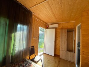 Laptop workspace, free WiFi