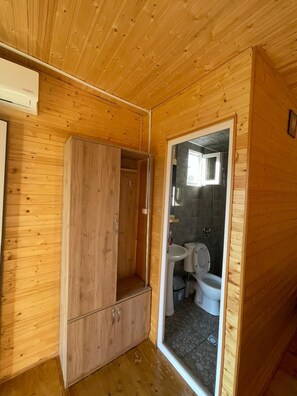 Dusch, handdukar, tvål och schampo