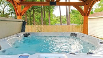 Tina de hidromasaje al aire libre